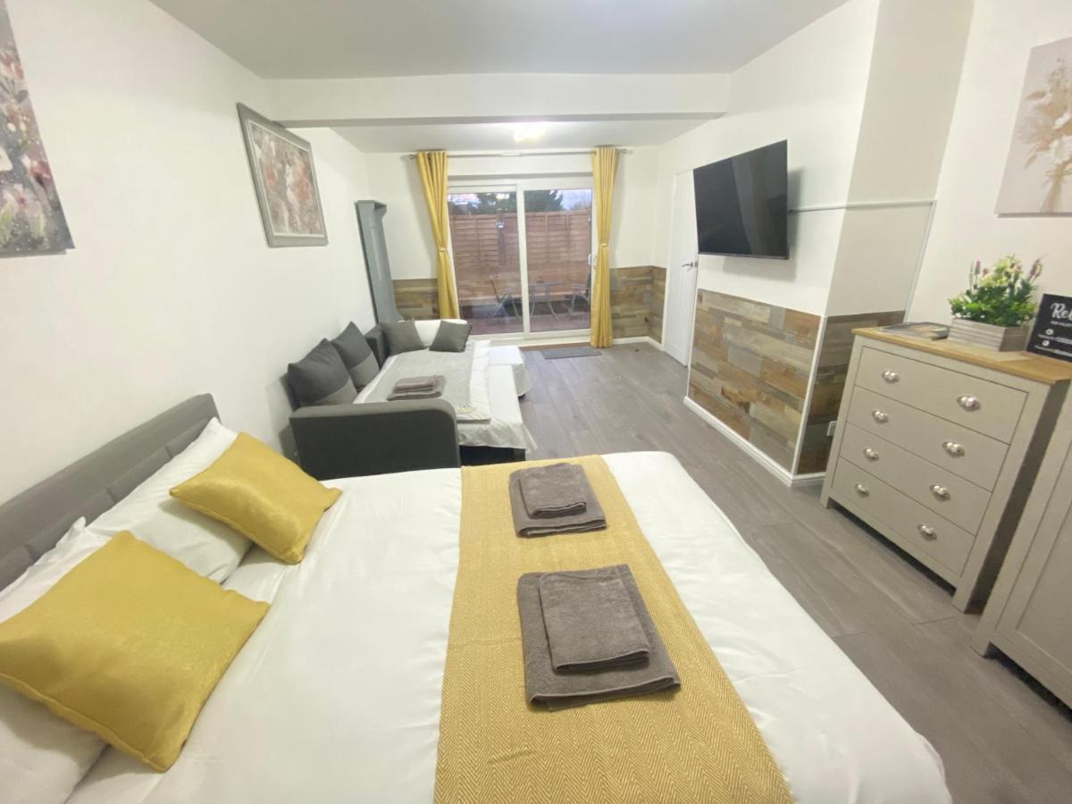 Gatwick Studio Горлі Екстер'єр фото